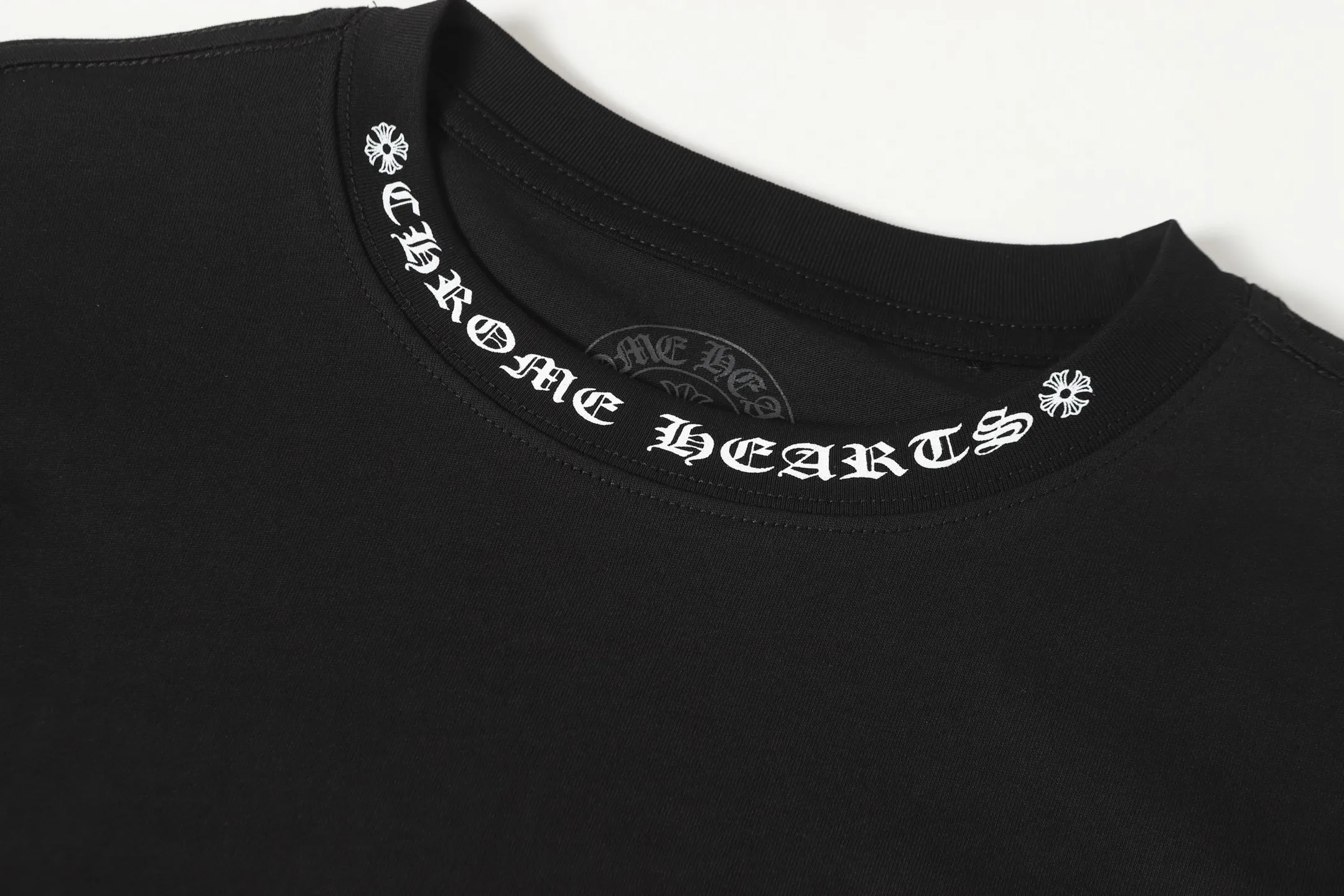 P150 Cross-border running quantity. Please do not place an order if you pursue perfection. -Chrome Hearts/Chrome Hearts 23ss Sanskrit printed popular long-sleeved T-shirt -High weight, high density and high quality. The wool is soft, delicate and skin-friendly. It feels soft and silky. It has excellent warmth and skin-friendly properties.